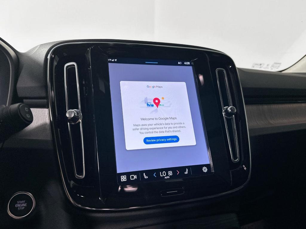 new 2025 Volvo XC40 car, priced at $41,685