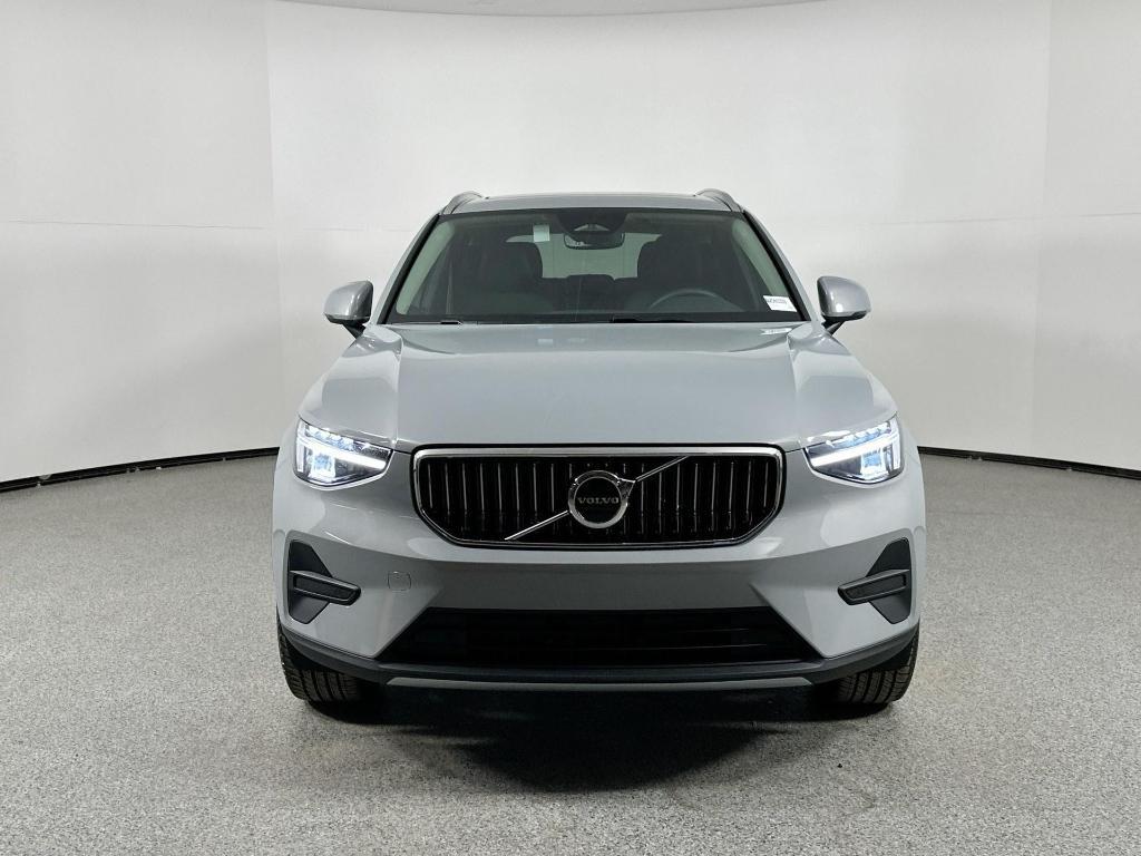 new 2025 Volvo XC40 car, priced at $38,991