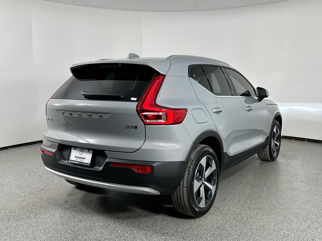 new 2025 Volvo XC40 car, priced at $39,035