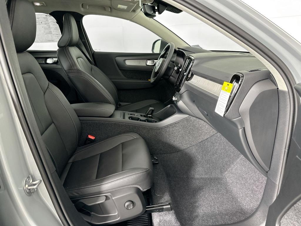 new 2025 Volvo XC40 car, priced at $45,035