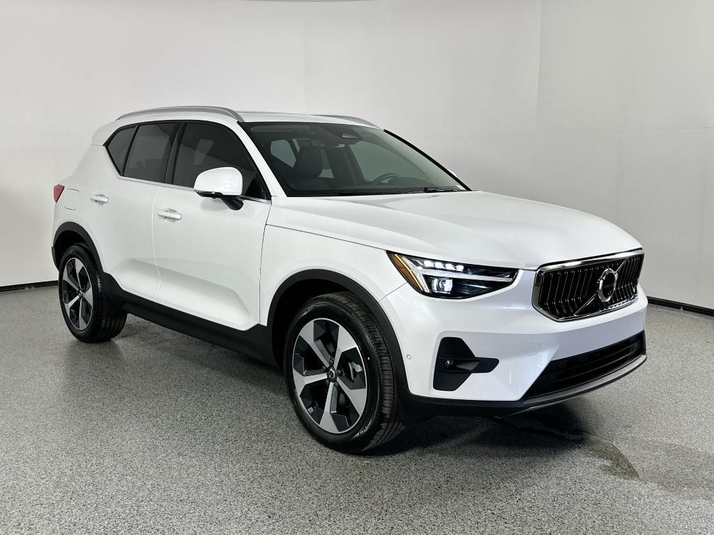 new 2025 Volvo XC40 car, priced at $46,491