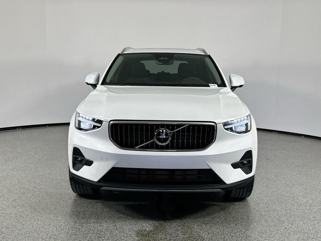 new 2025 Volvo XC40 car, priced at $46,491