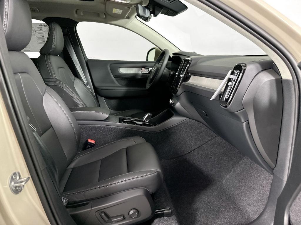 new 2025 Volvo XC40 car, priced at $49,460
