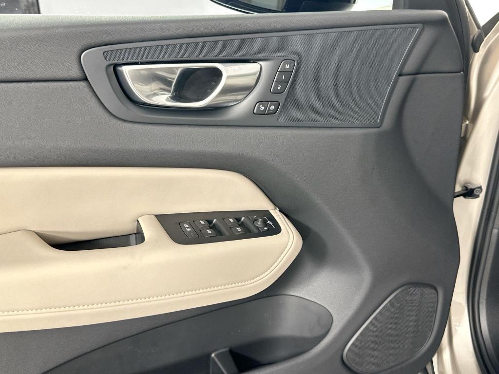 new 2026 Volvo XC60 Plug-In Hybrid car, priced at $69,285