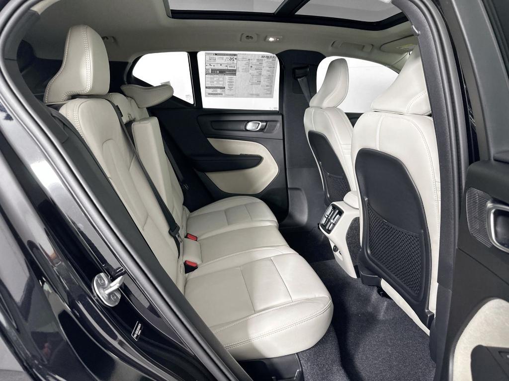 new 2025 Volvo XC40 car, priced at $40,112