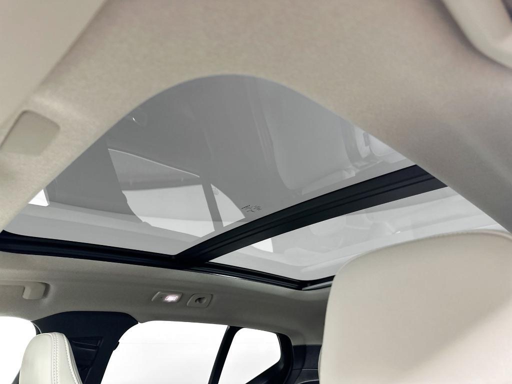 new 2025 Volvo XC40 car, priced at $47,335