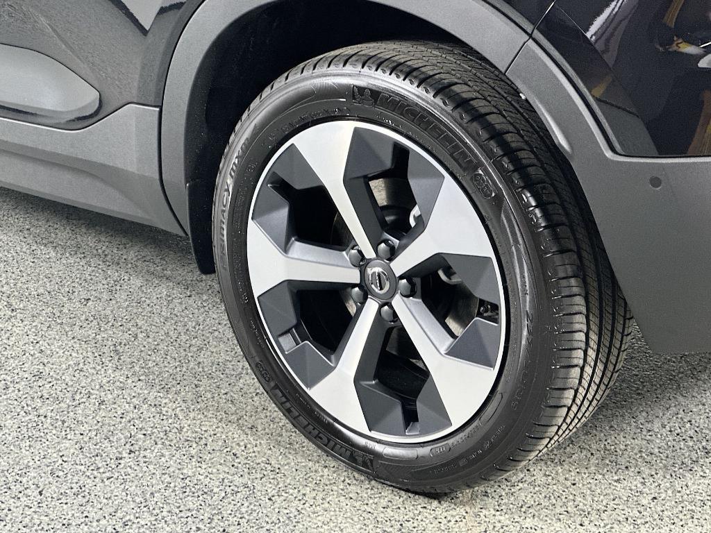 new 2025 Volvo XC40 car, priced at $43,441
