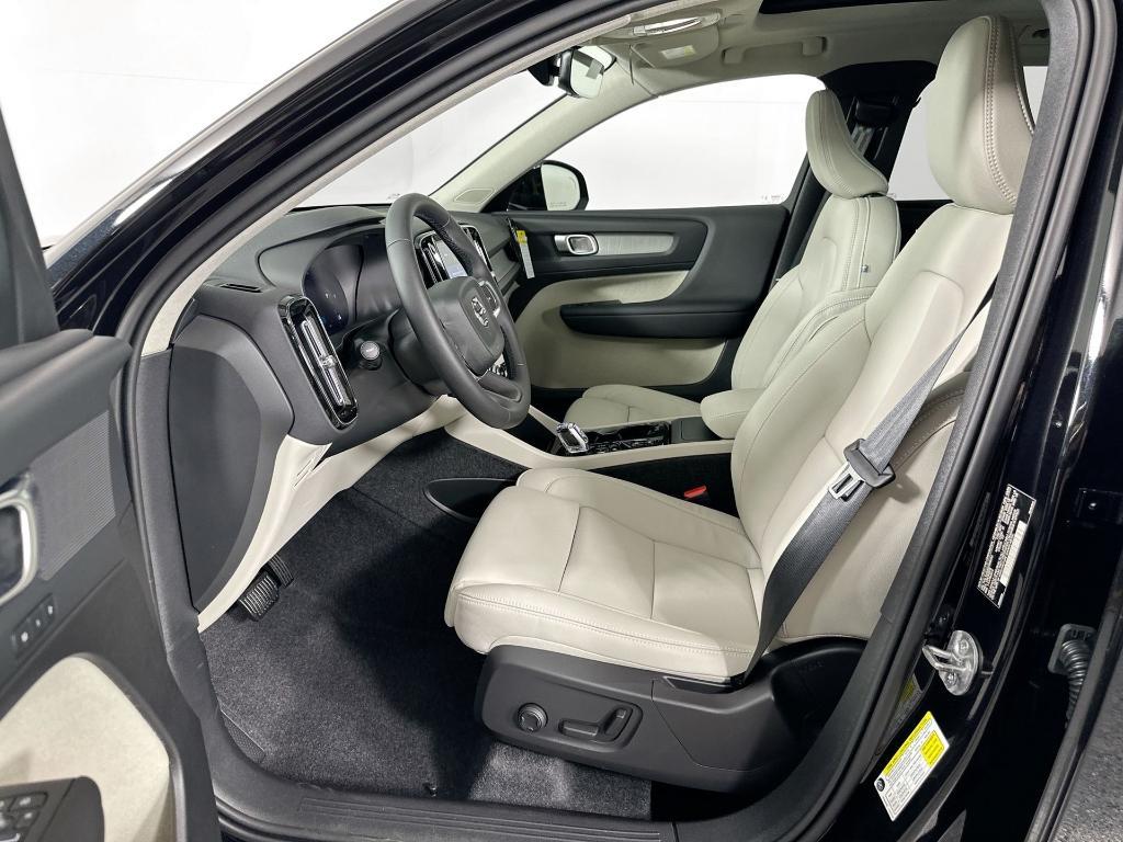 new 2025 Volvo XC40 car, priced at $47,335