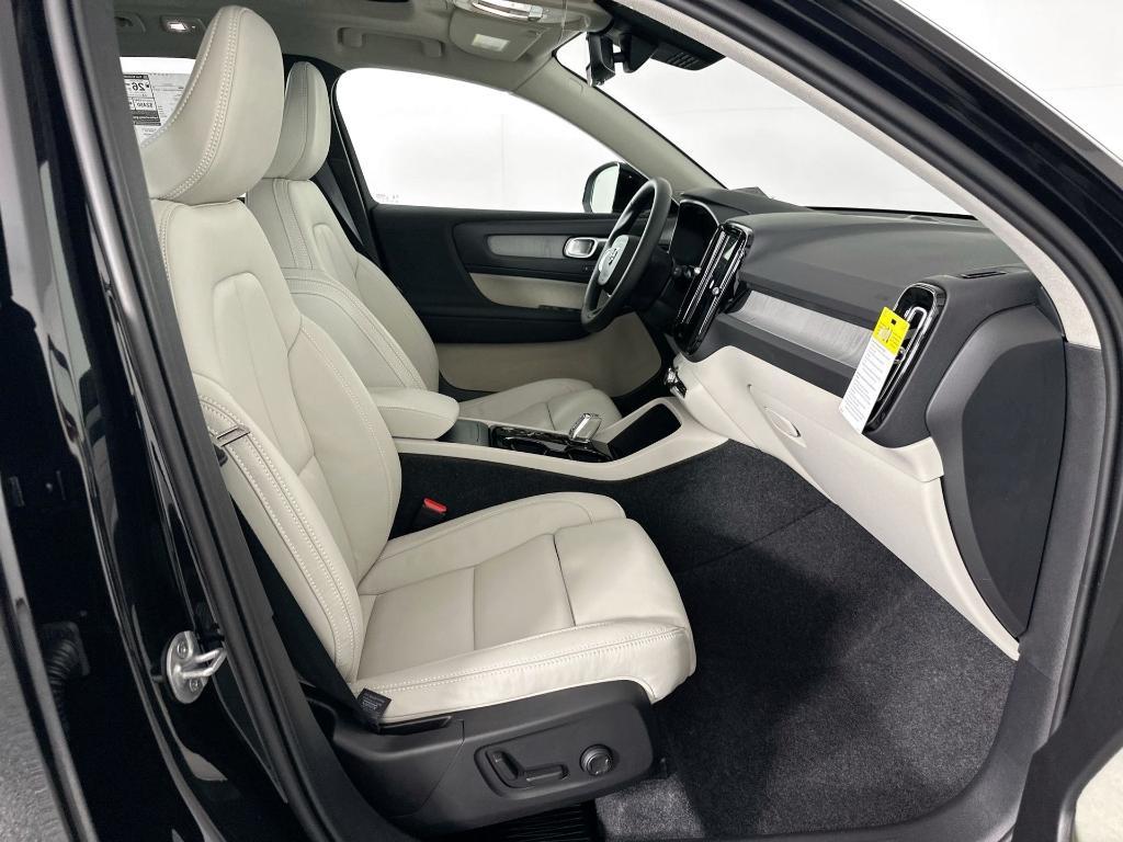 new 2025 Volvo XC40 car, priced at $47,335