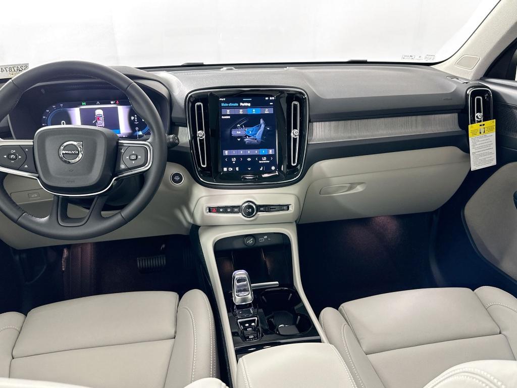 new 2025 Volvo XC40 car, priced at $42,798