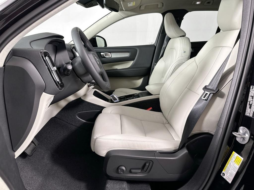 new 2025 Volvo XC40 car, priced at $47,315