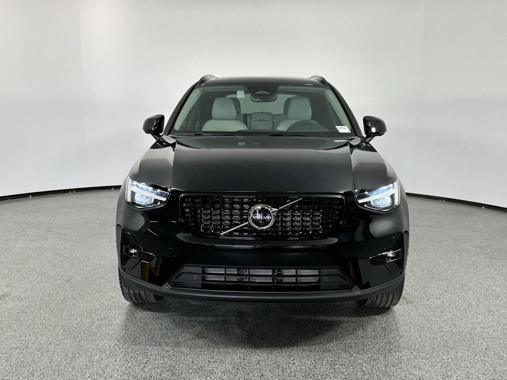 new 2025 Volvo XC40 car, priced at $47,315