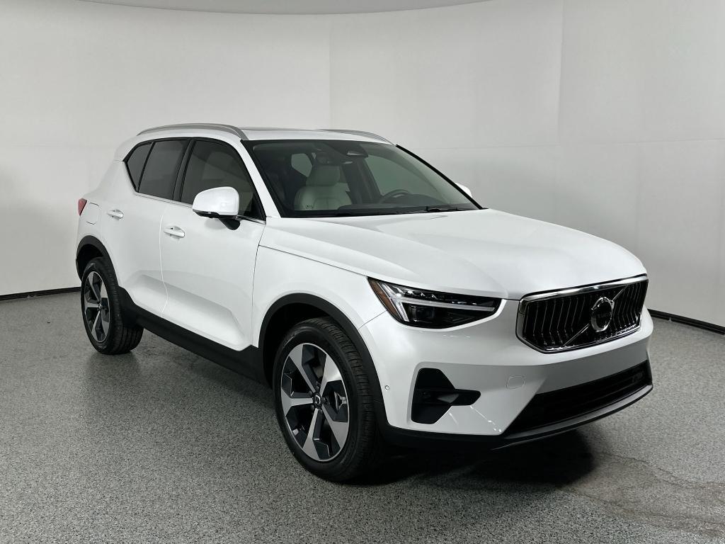 new 2025 Volvo XC40 car, priced at $46,815