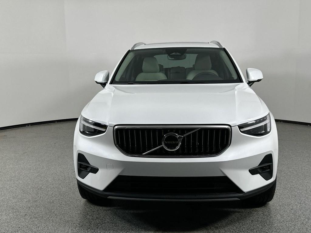 new 2025 Volvo XC40 car, priced at $46,815