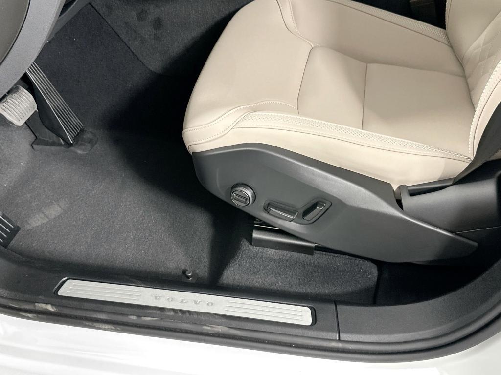 new 2026 Volvo XC60 car, priced at $57,985