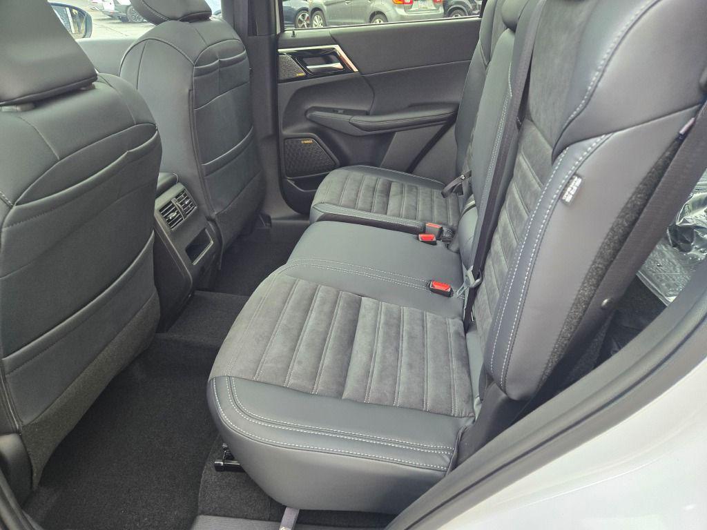 new 2025 Mitsubishi Outlander car, priced at $38,541