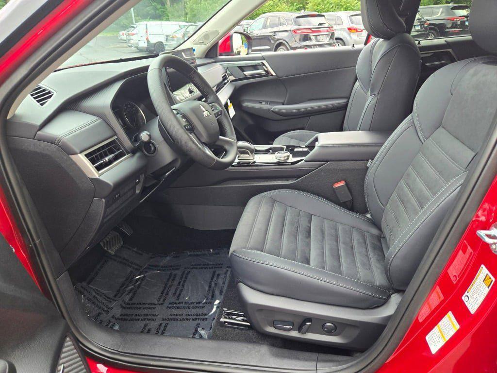 new 2025 Mitsubishi Outlander car, priced at $35,437