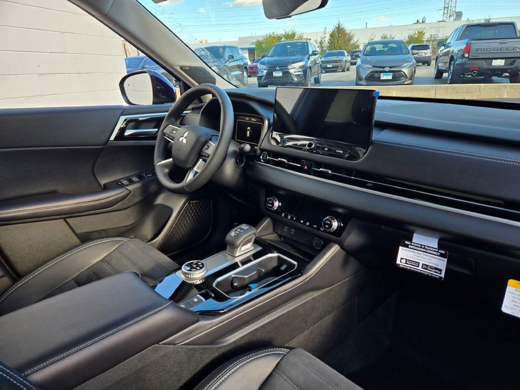 new 2025 Mitsubishi Outlander car, priced at $37,289