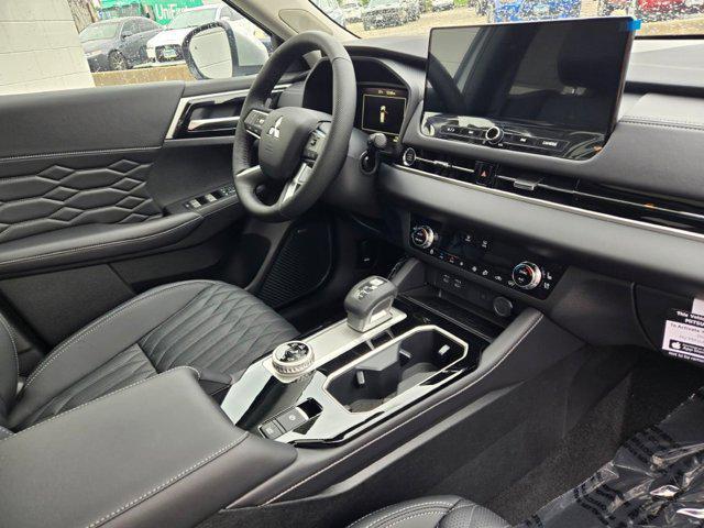 new 2025 Mitsubishi Outlander car, priced at $43,155