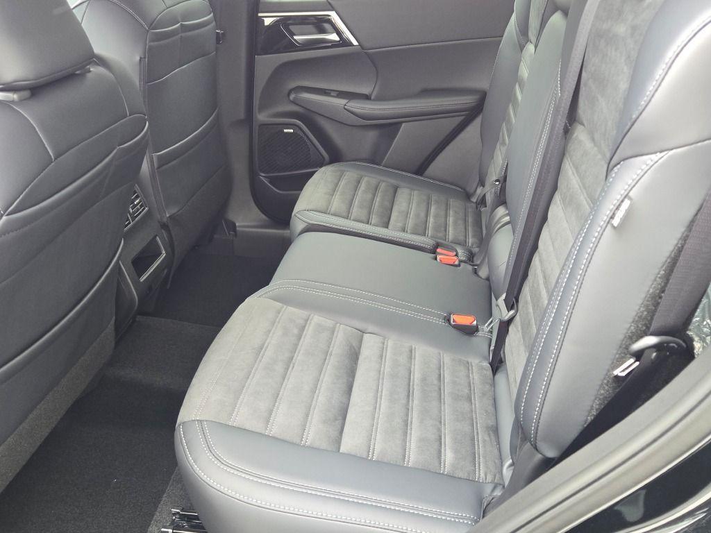 new 2025 Mitsubishi Outlander car, priced at $34,927