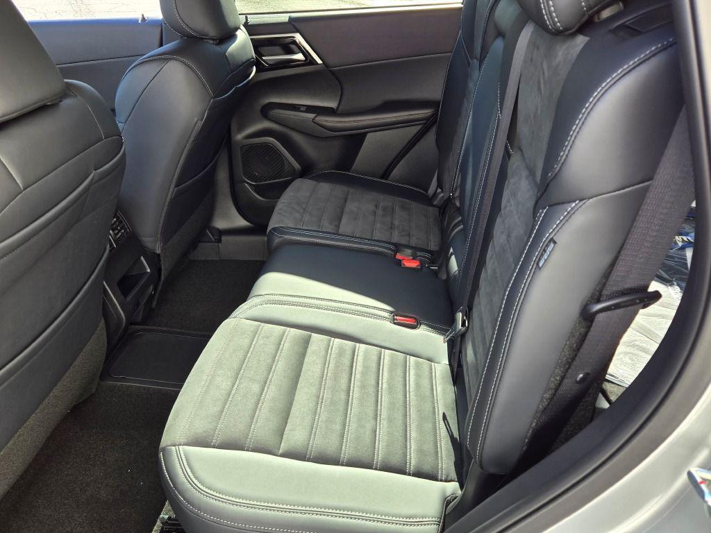 new 2025 Mitsubishi Outlander PHEV car, priced at $40,820