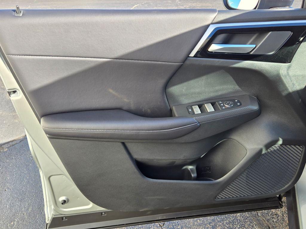 new 2025 Mitsubishi Outlander PHEV car, priced at $40,820