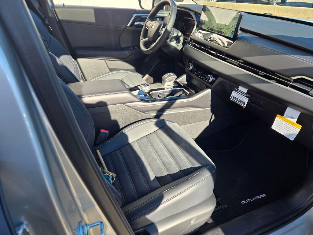 new 2025 Mitsubishi Outlander car, priced at $37,275