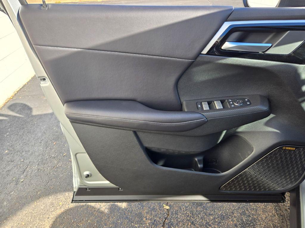 new 2025 Mitsubishi Outlander car, priced at $37,275