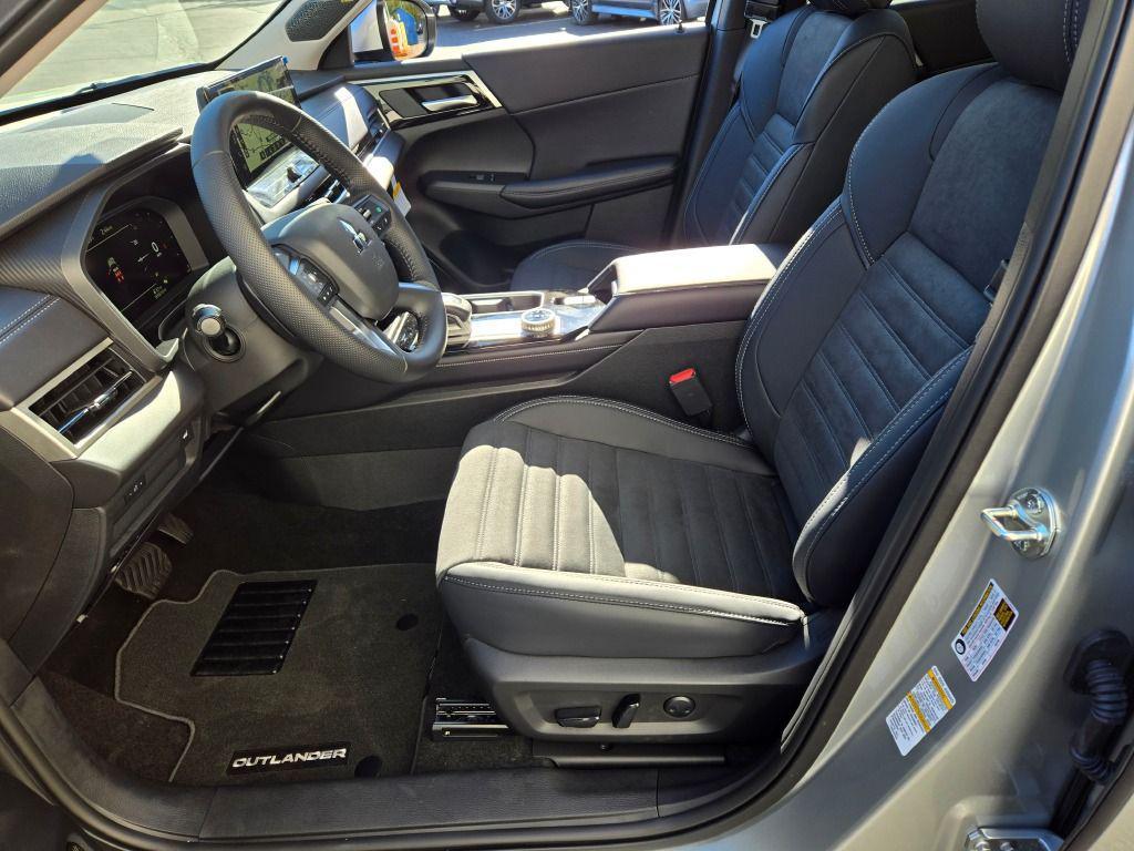 new 2025 Mitsubishi Outlander car, priced at $37,275