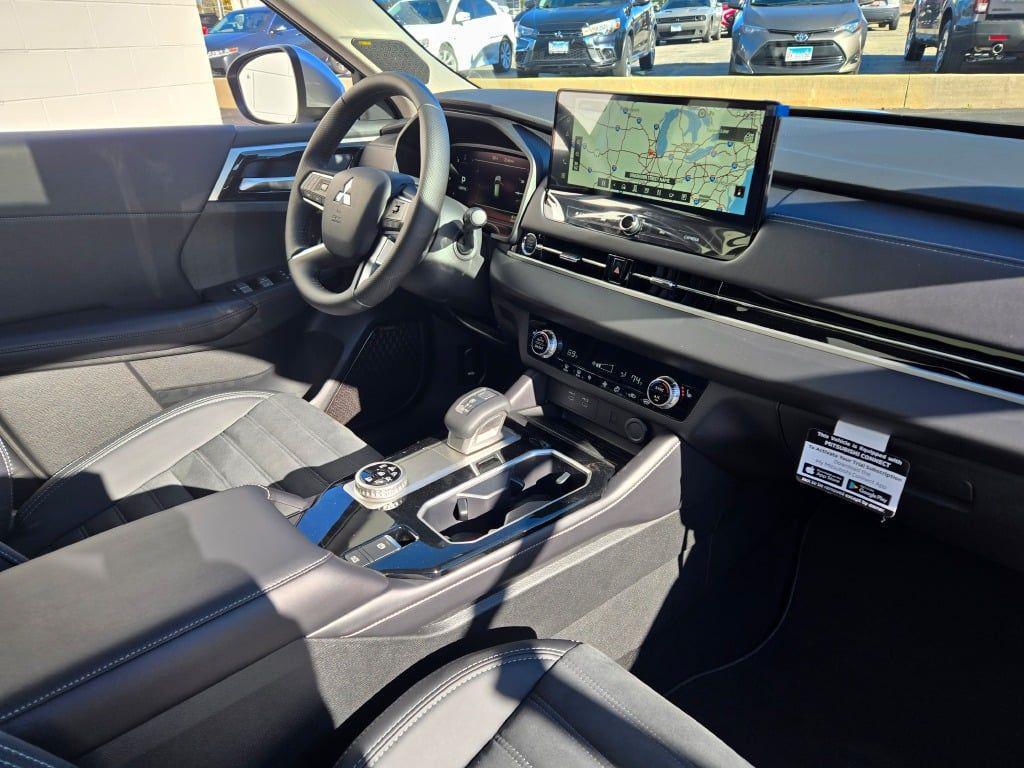 new 2025 Mitsubishi Outlander car, priced at $37,275