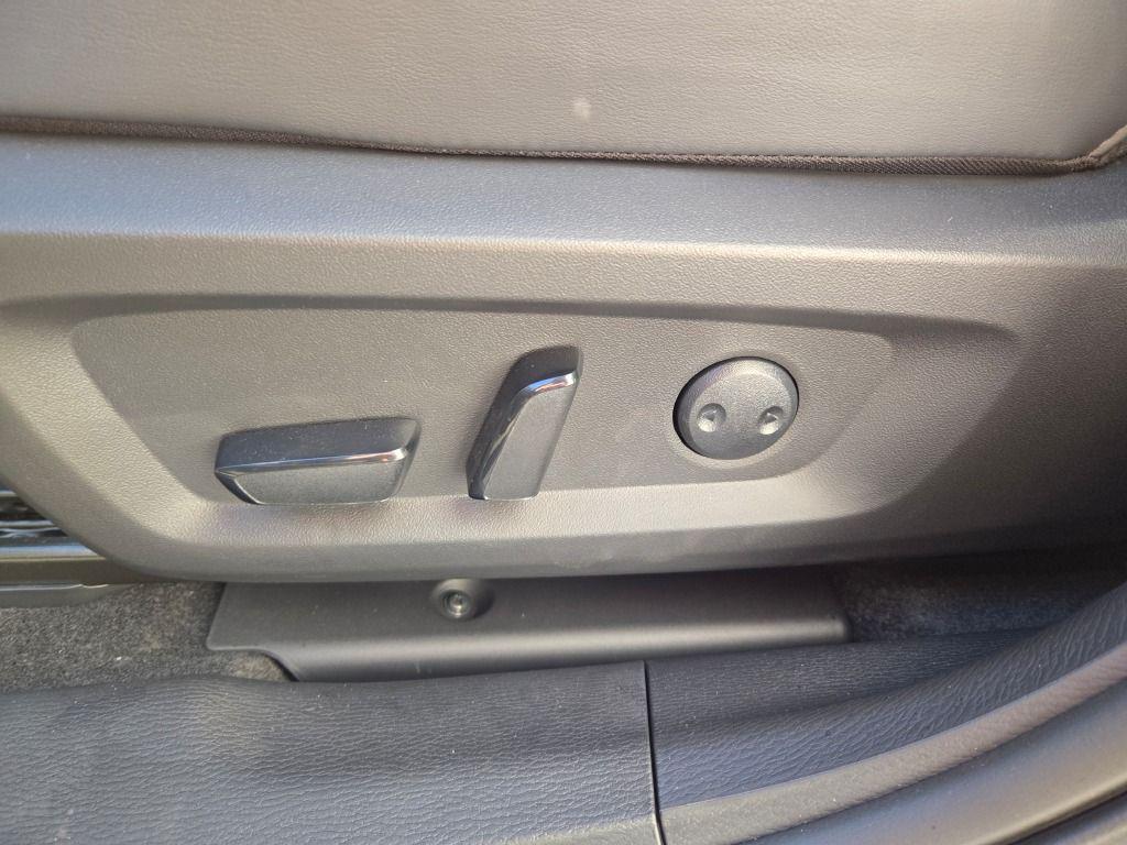 new 2025 Mitsubishi Outlander car, priced at $37,275