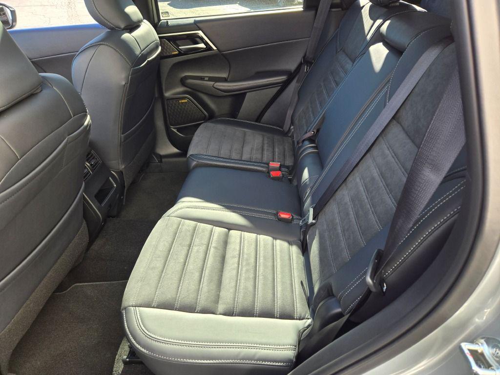 new 2025 Mitsubishi Outlander car, priced at $37,275