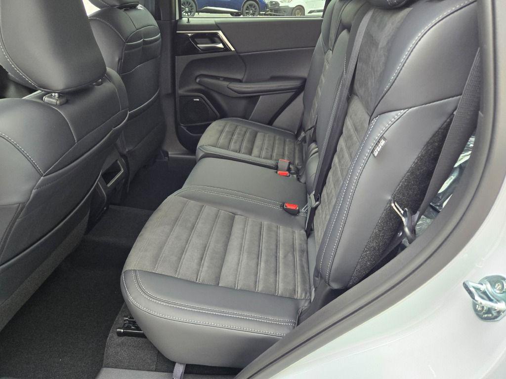 new 2025 Mitsubishi Outlander car, priced at $35,427