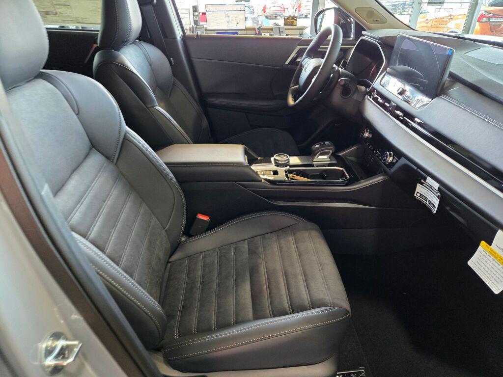 new 2025 Mitsubishi Outlander car, priced at $40,738