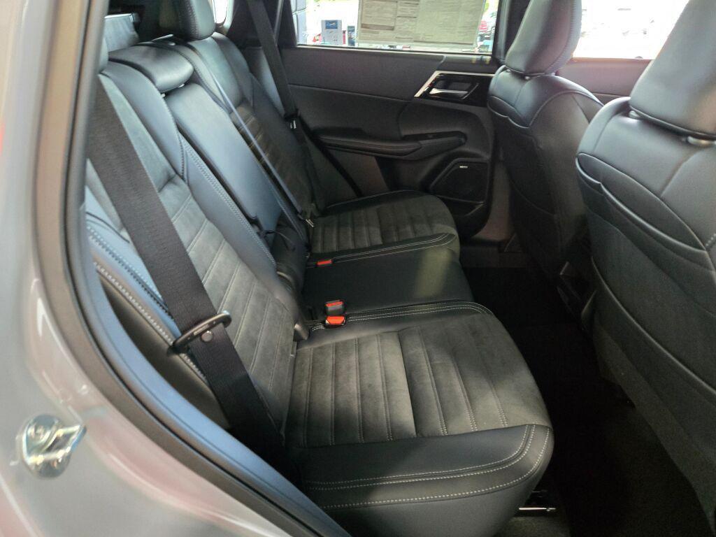new 2025 Mitsubishi Outlander car, priced at $40,738