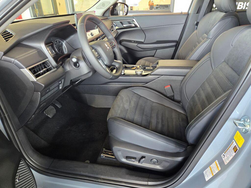 new 2025 Mitsubishi Outlander car, priced at $40,738