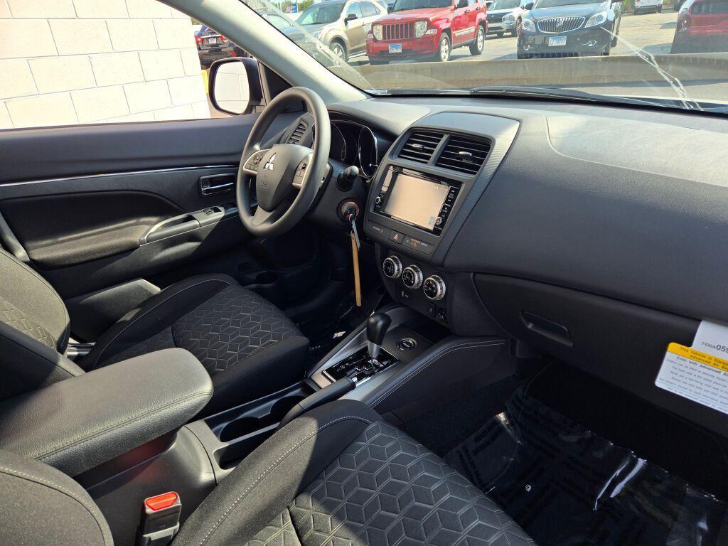 new 2025 Mitsubishi Outlander Sport car, priced at $28,086