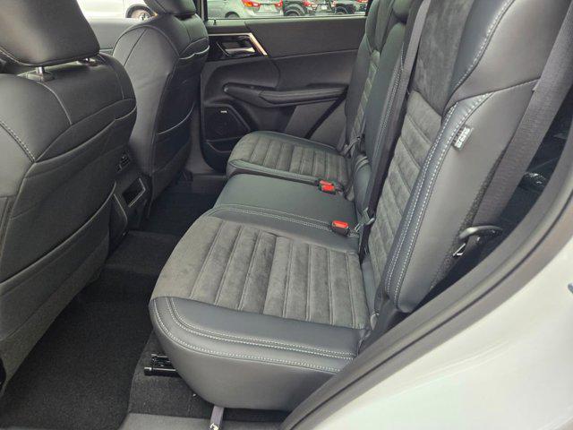 new 2025 Mitsubishi Outlander car, priced at $37,620