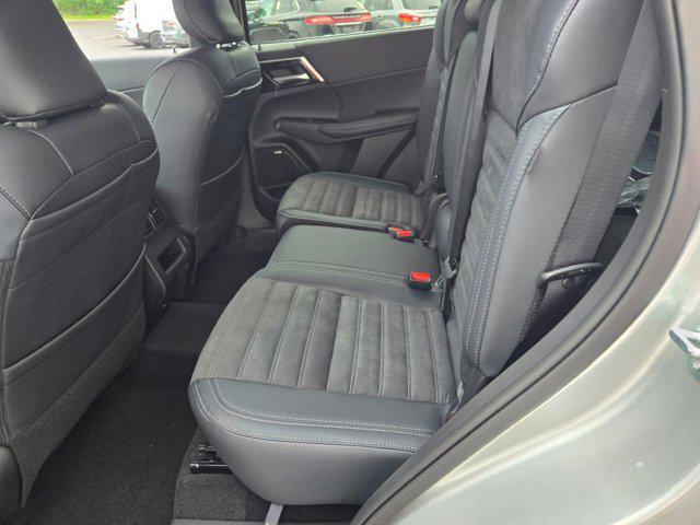 new 2025 Mitsubishi Outlander car, priced at $37,050