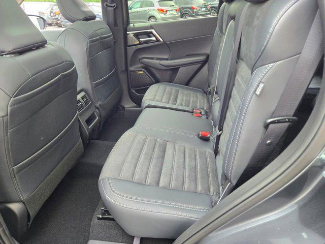 new 2025 Mitsubishi Outlander car, priced at $41,200