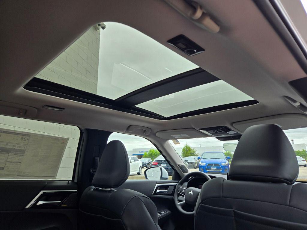 new 2025 Mitsubishi Outlander car, priced at $38,041