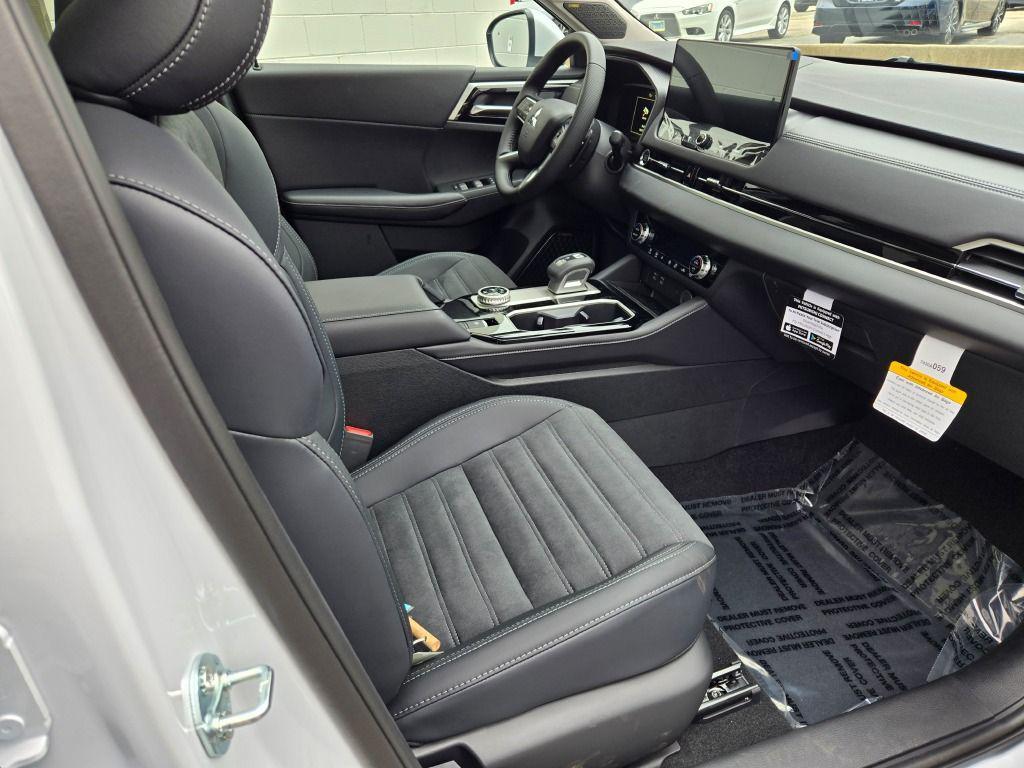 new 2025 Mitsubishi Outlander car, priced at $38,041