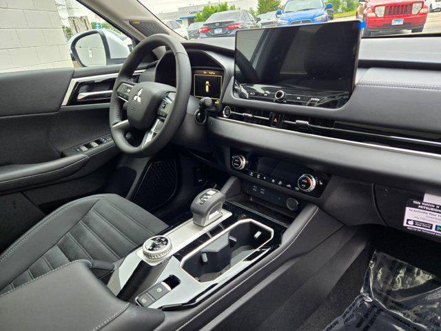 new 2025 Mitsubishi Outlander car, priced at $41,795