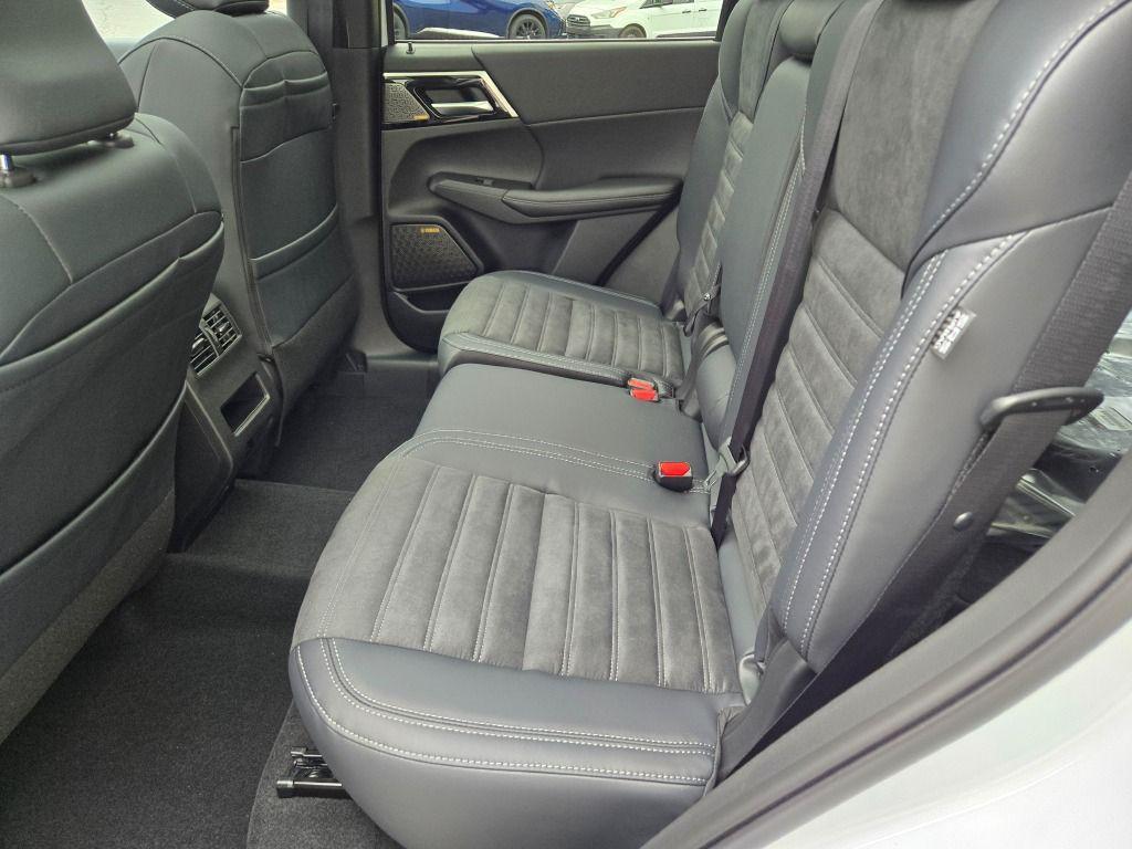 new 2025 Mitsubishi Outlander car, priced at $38,041