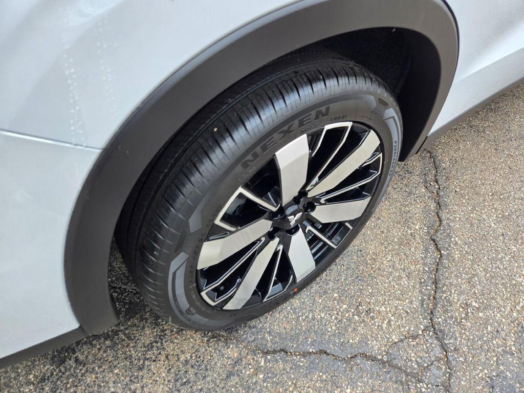 new 2025 Mitsubishi Outlander car, priced at $38,041