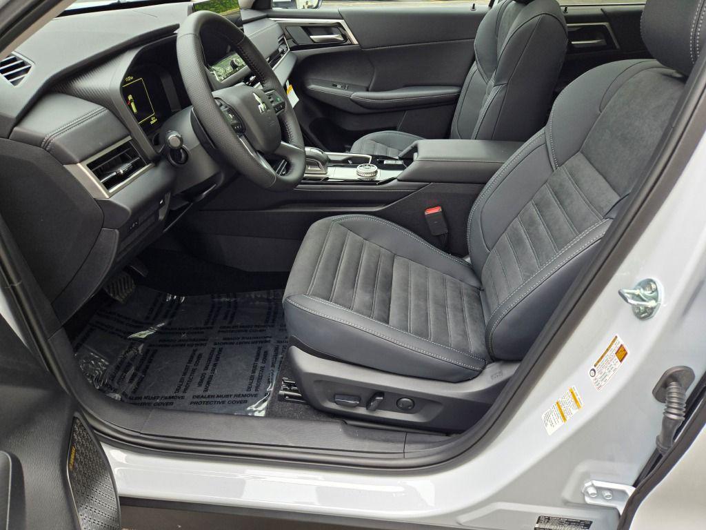 new 2025 Mitsubishi Outlander car, priced at $38,041