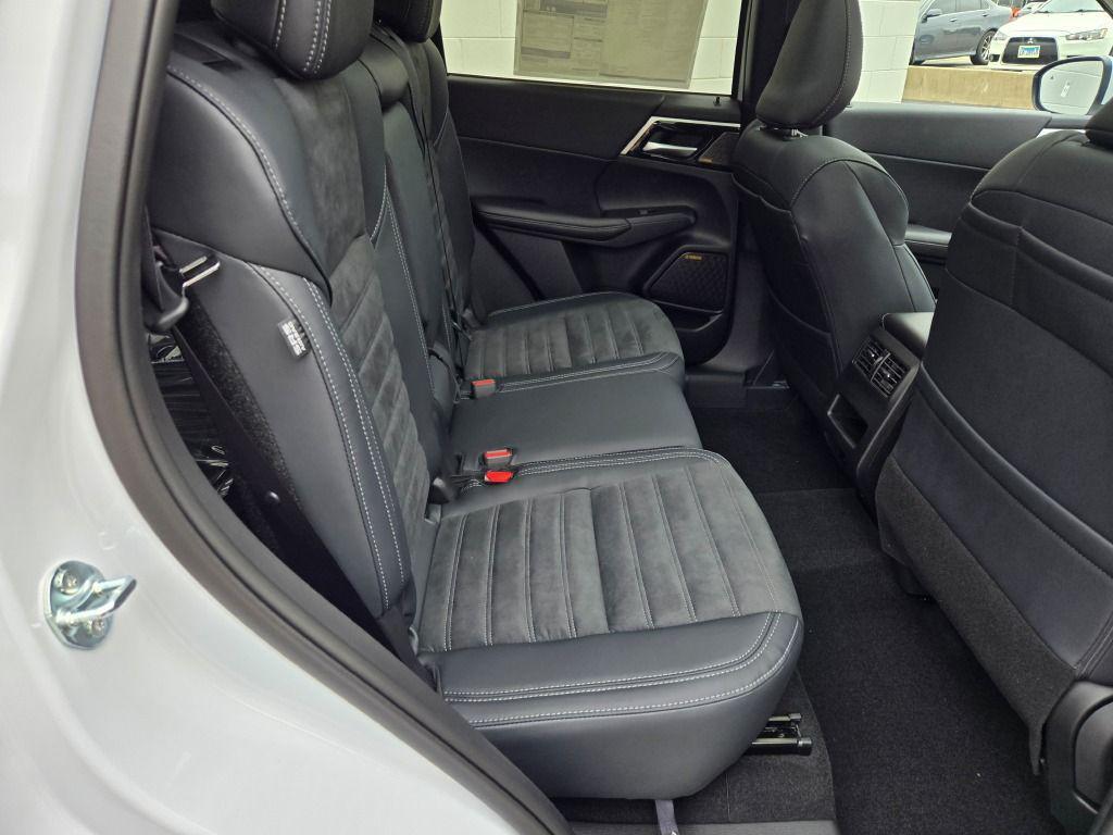 new 2025 Mitsubishi Outlander car, priced at $38,041