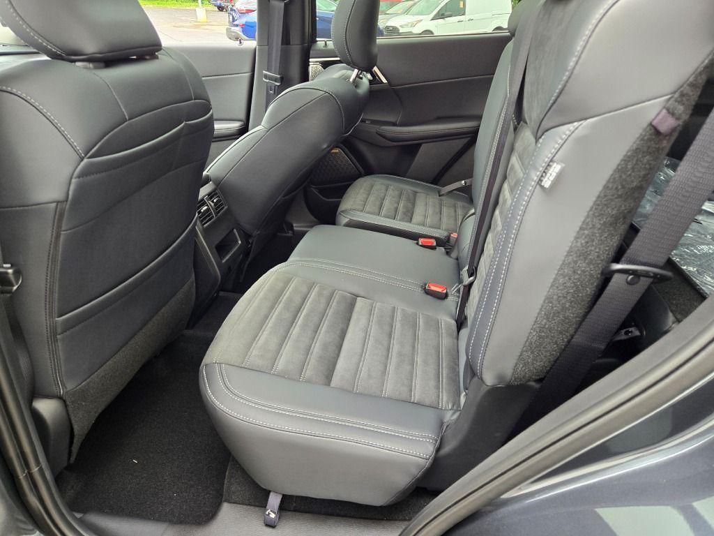 new 2025 Mitsubishi Outlander car, priced at $37,367