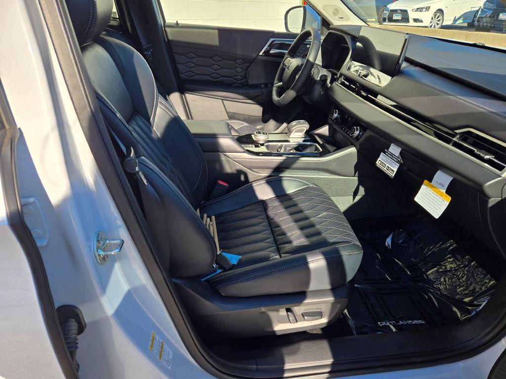 new 2025 Mitsubishi Outlander car, priced at $38,880