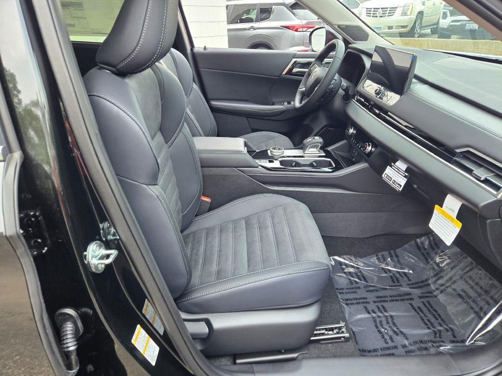 new 2025 Mitsubishi Outlander car, priced at $38,041